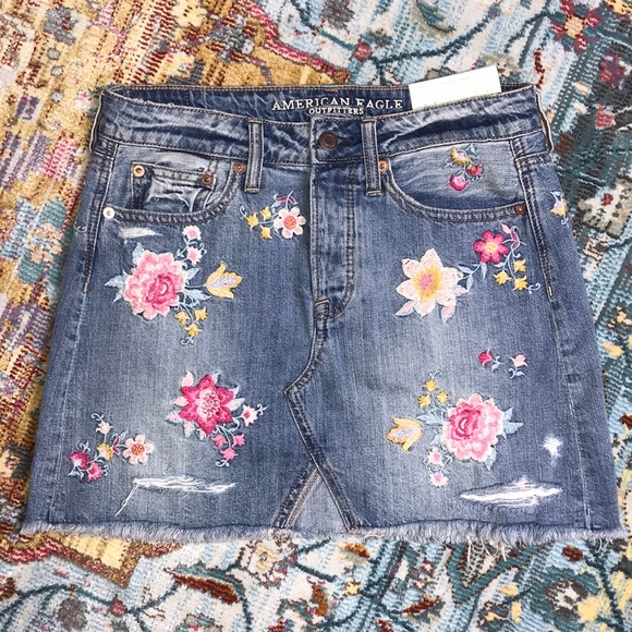 American Eagle Outfitters Dresses & Skirts - NWT American Eagle Floral Patch Jean Skirt Size 2